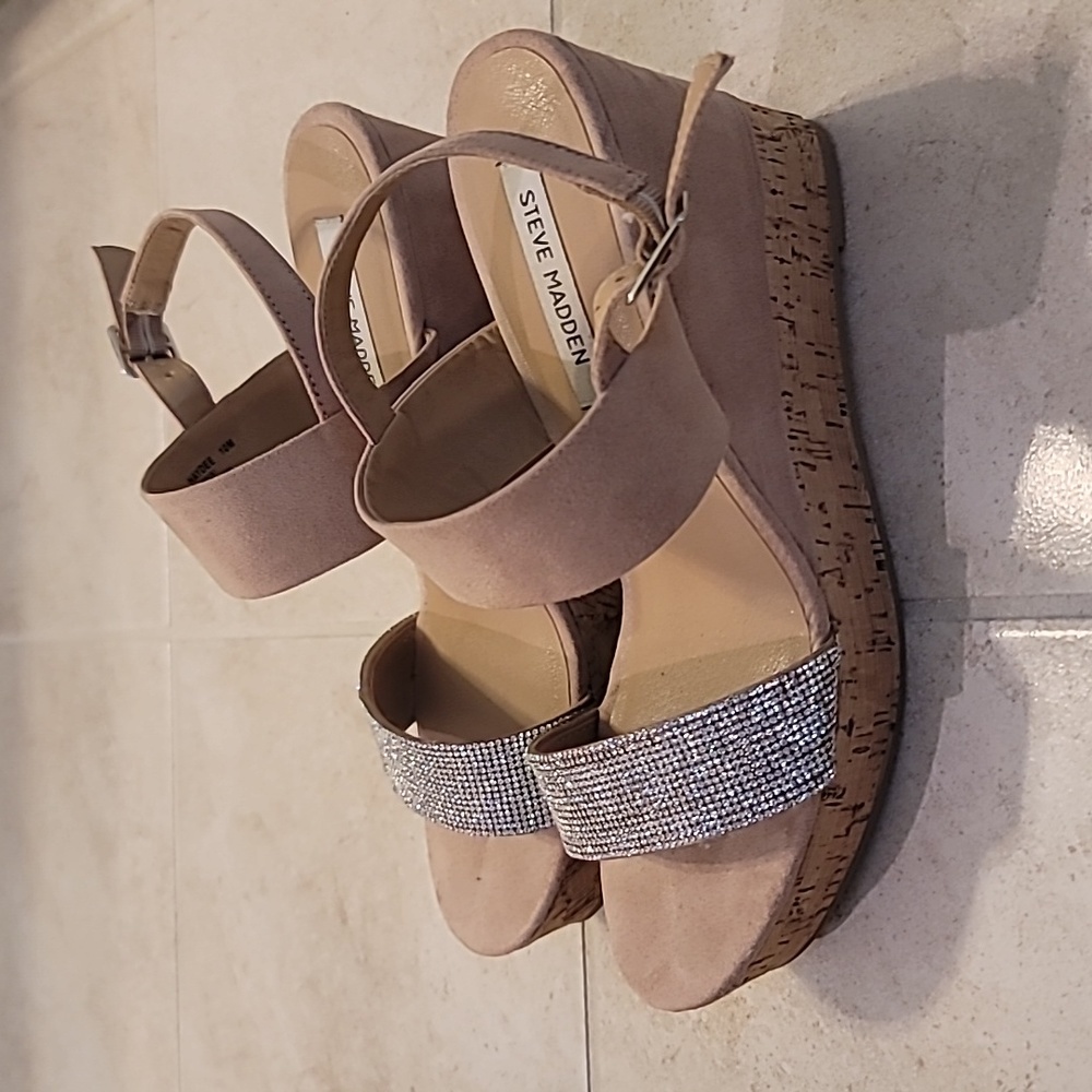 Sandals - Picture 2 of 3